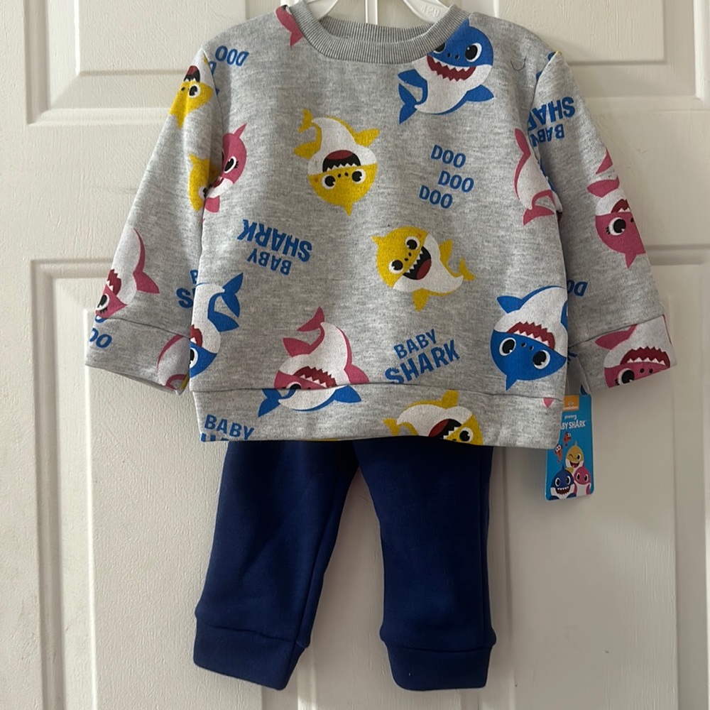 BABY SHARK TWO PIECE OUTFIT: SWEATSHIRT/PANTS: NEW WITH TAGS: SIZE 18 MTH
